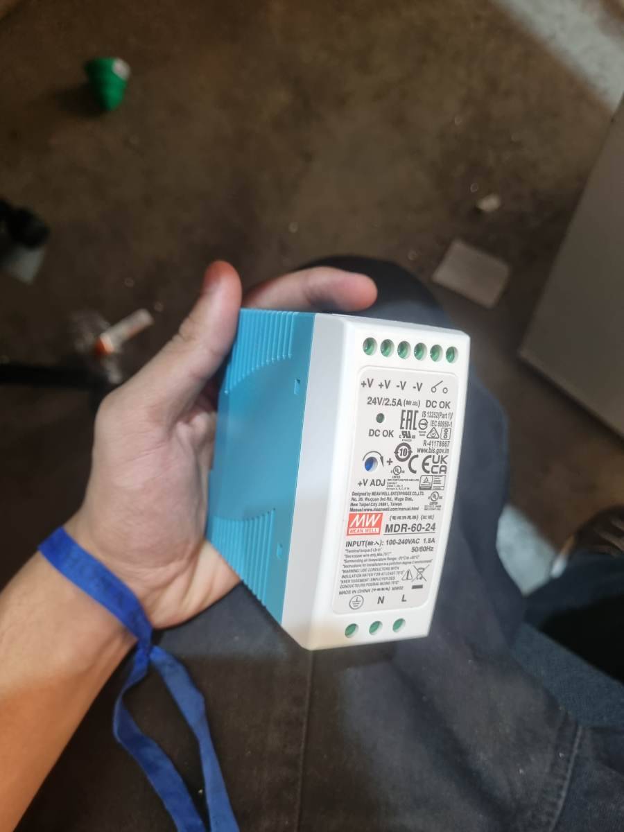 Fonte chaveada industrial 24V 2.5A