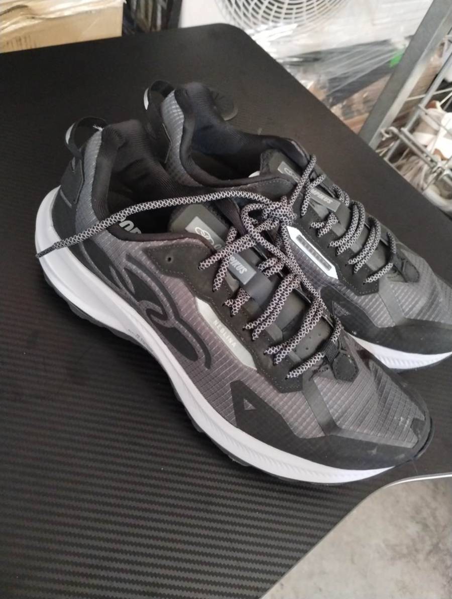 Tênis masculino cinza e preto
