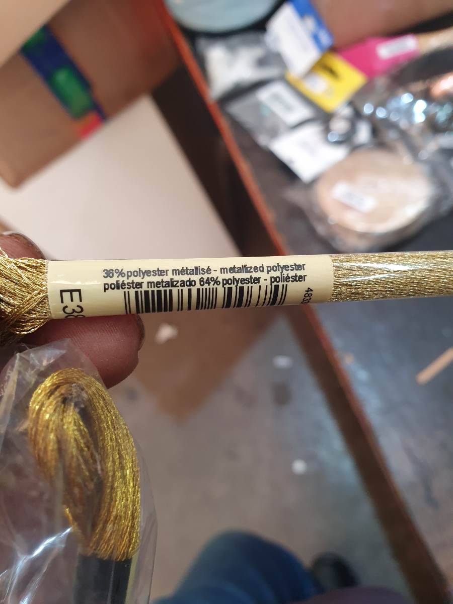 Fio ou linha metálica de poliéster