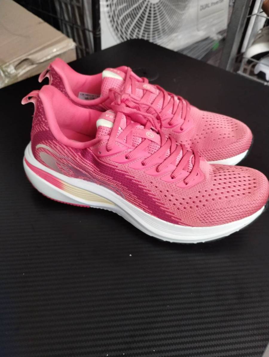 Tênis feminino esportivo