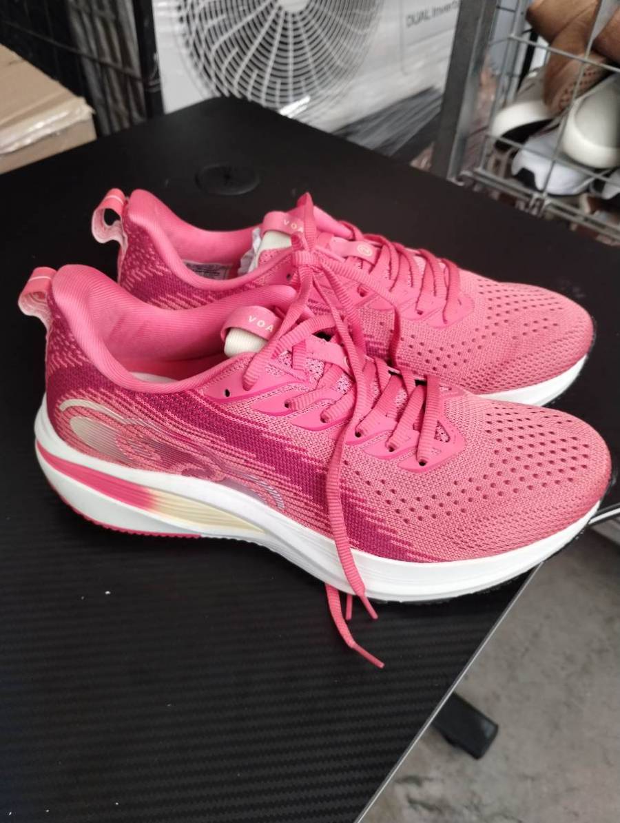 Tênis feminino esportivo rosa