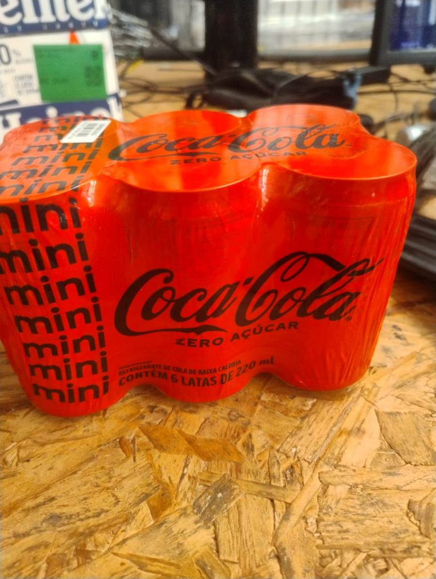 Refrigerante Coca-Cola Zero Açúcar mini latas