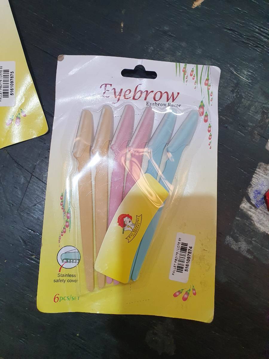 Kit com 6 navalhas para sobrancelha coloridas