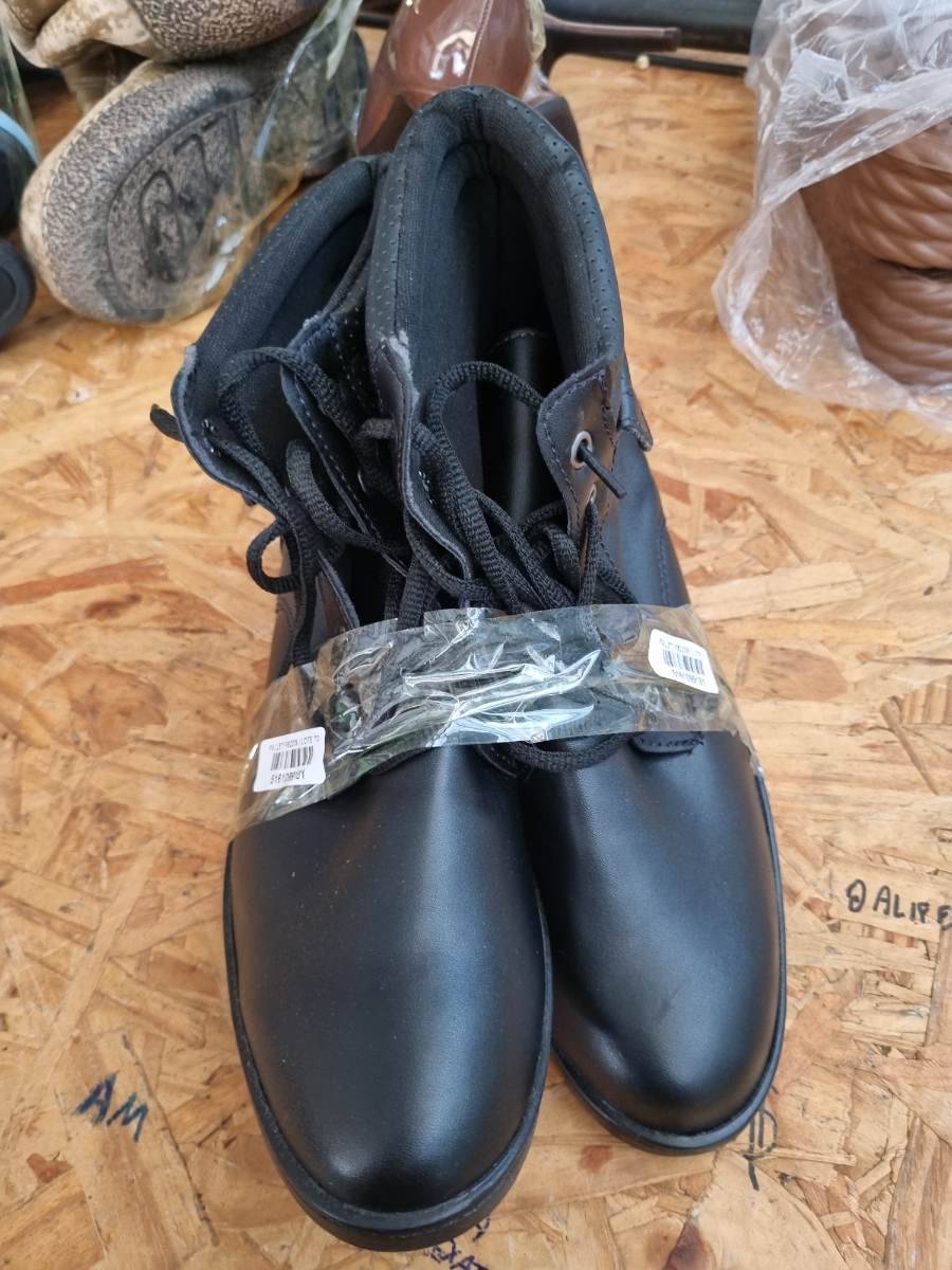 Bota preta feminina