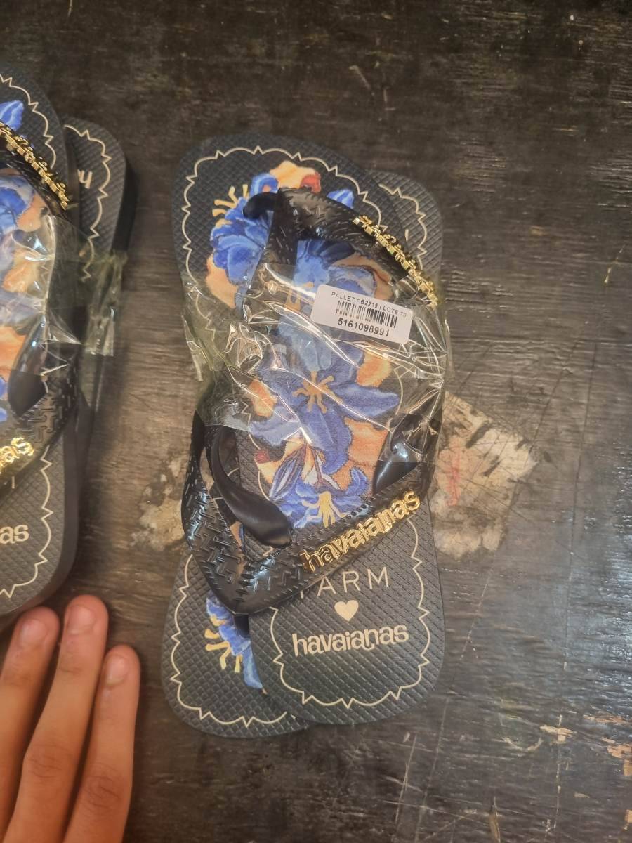 Chinelo Havaianas com estampa floral