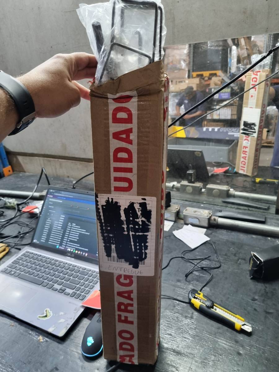Suporte ou suporte metálico para uso não especificado