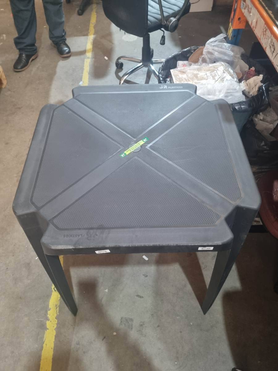Mesa plástica quadrada
