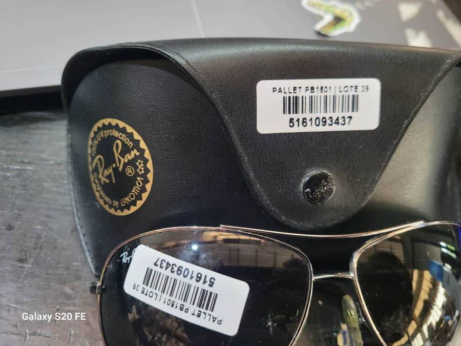 Óculos de sol Ray-Ban com estojo