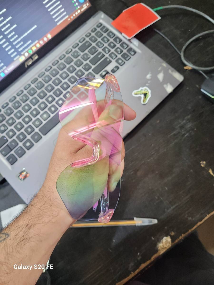 Óculos de proteção com lente colorida