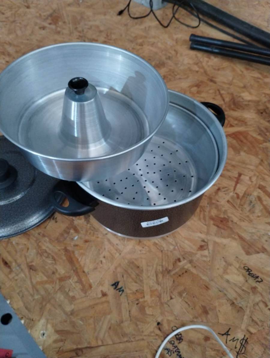 Panela de alumínio com tampa e forma para bolo