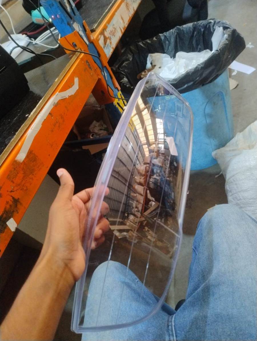 Lente de farol automotivo