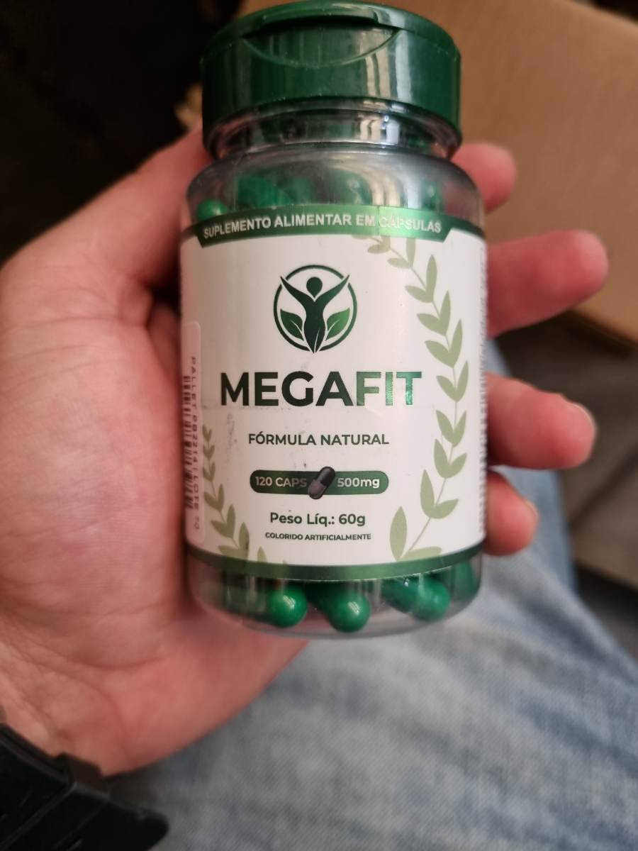 Suplemento alimentar em cápsulas Megafit fórmula natural