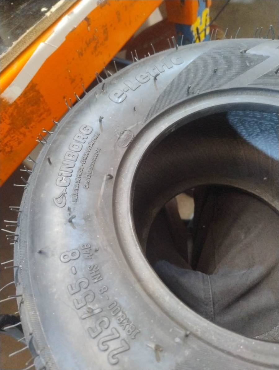 Pneu Cinborg 225/55-8 e-Lettric