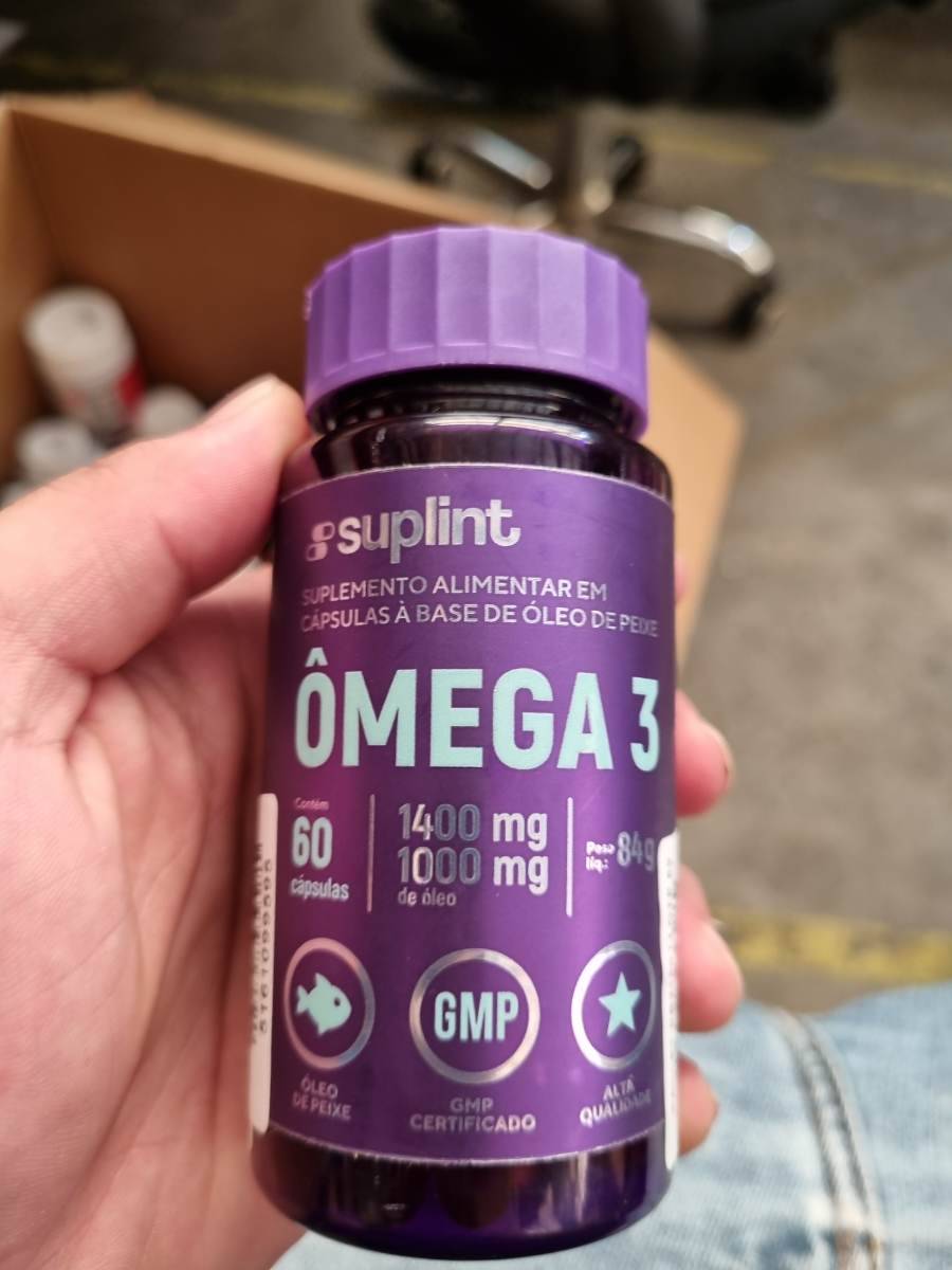 Suplemento alimentar Ômega 3 em cápsulas à base de óleo de peixe