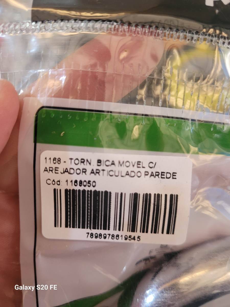 Torneira bica móvel com arejador articulado para parede
