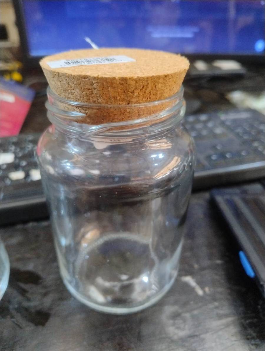 Pote de vidro com tampa de cortiça