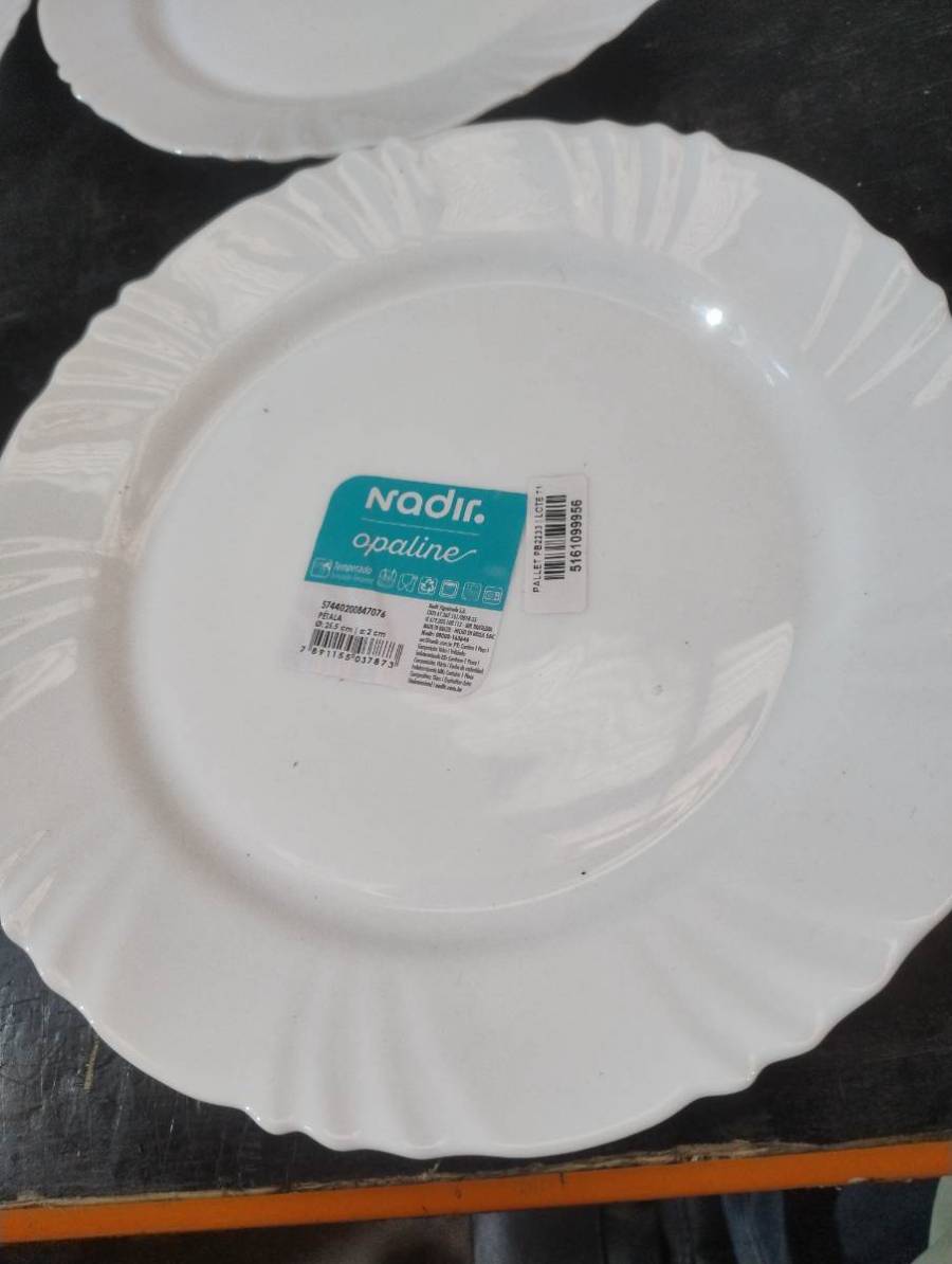 Prato de porcelana branca