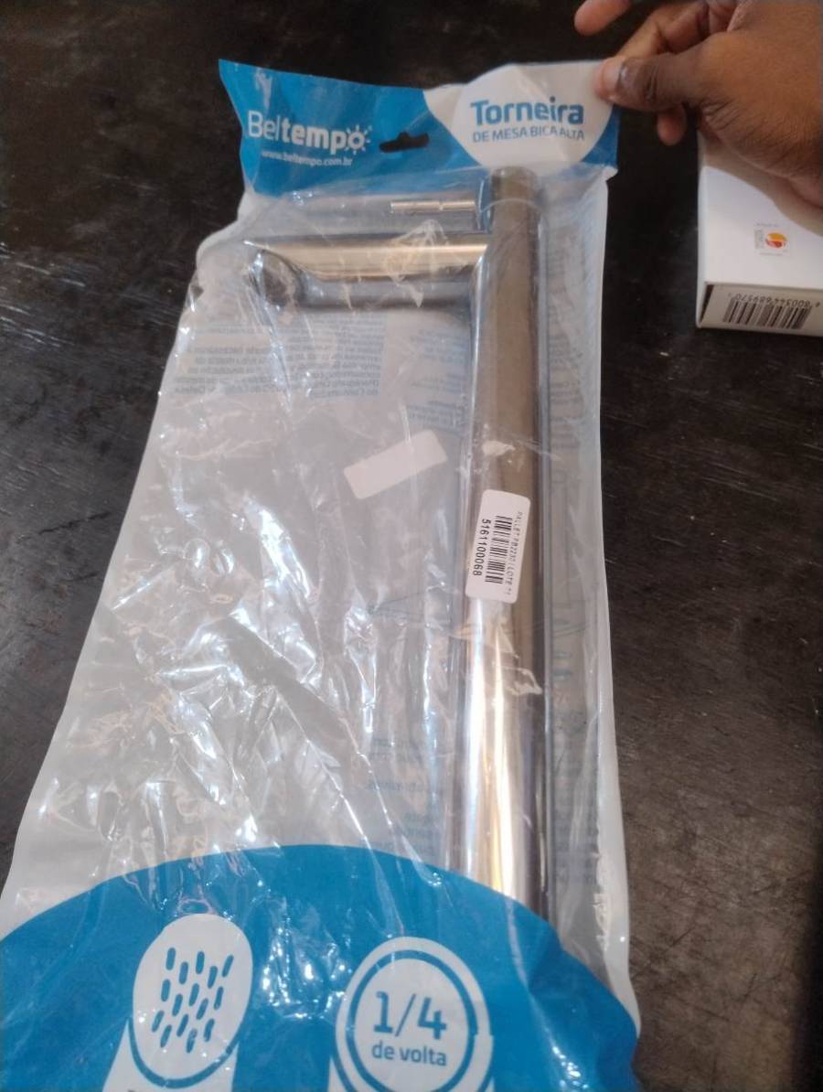 Torneira de mesa bica alta
