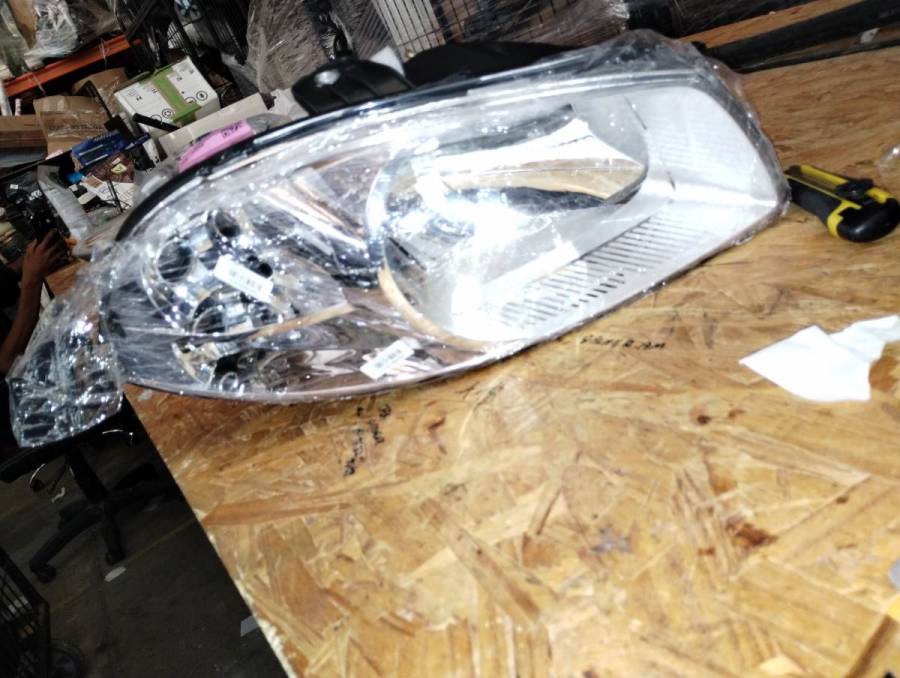 Farol dianteiro automotivo