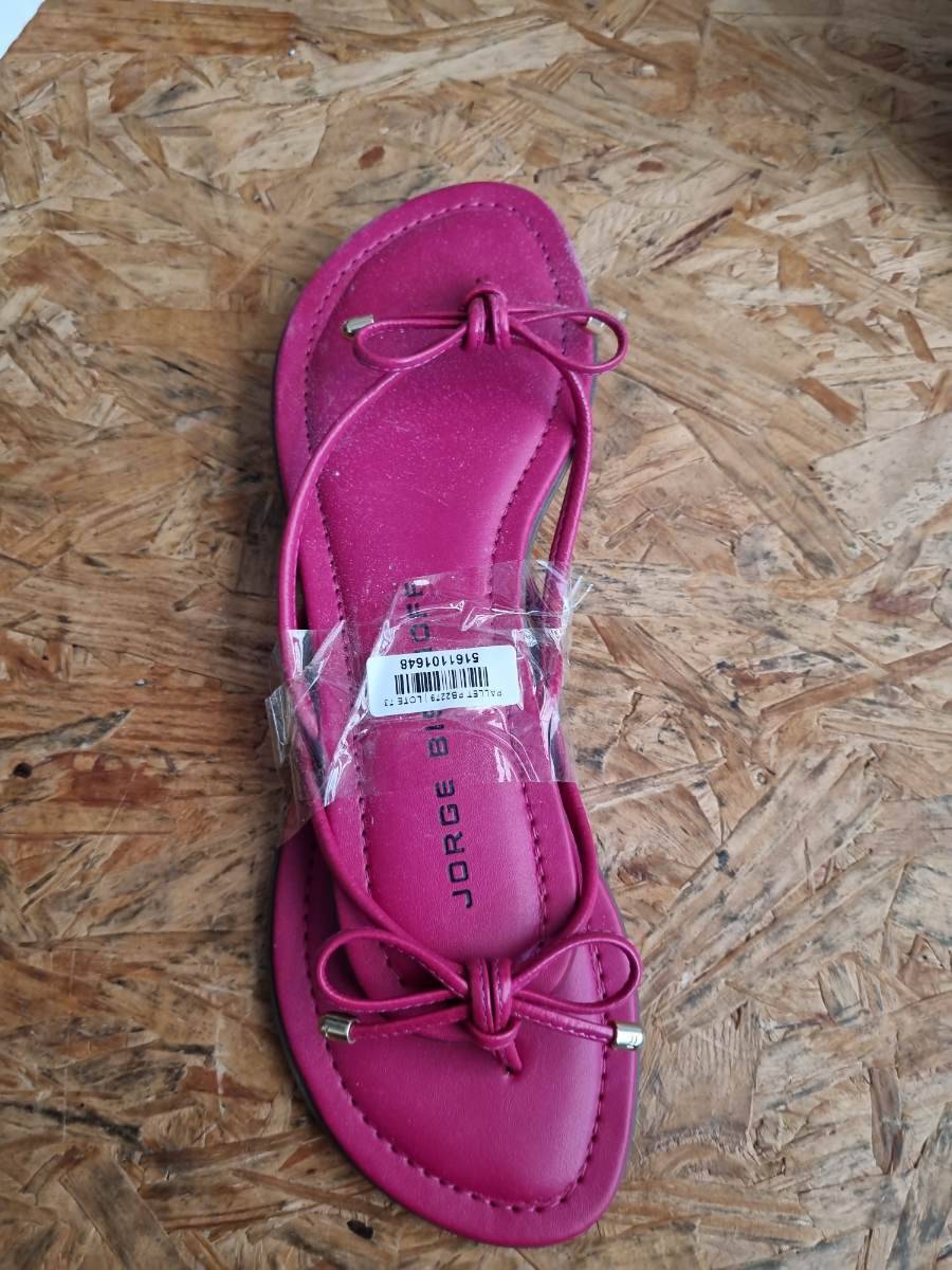 Sandália feminina rosa com laço