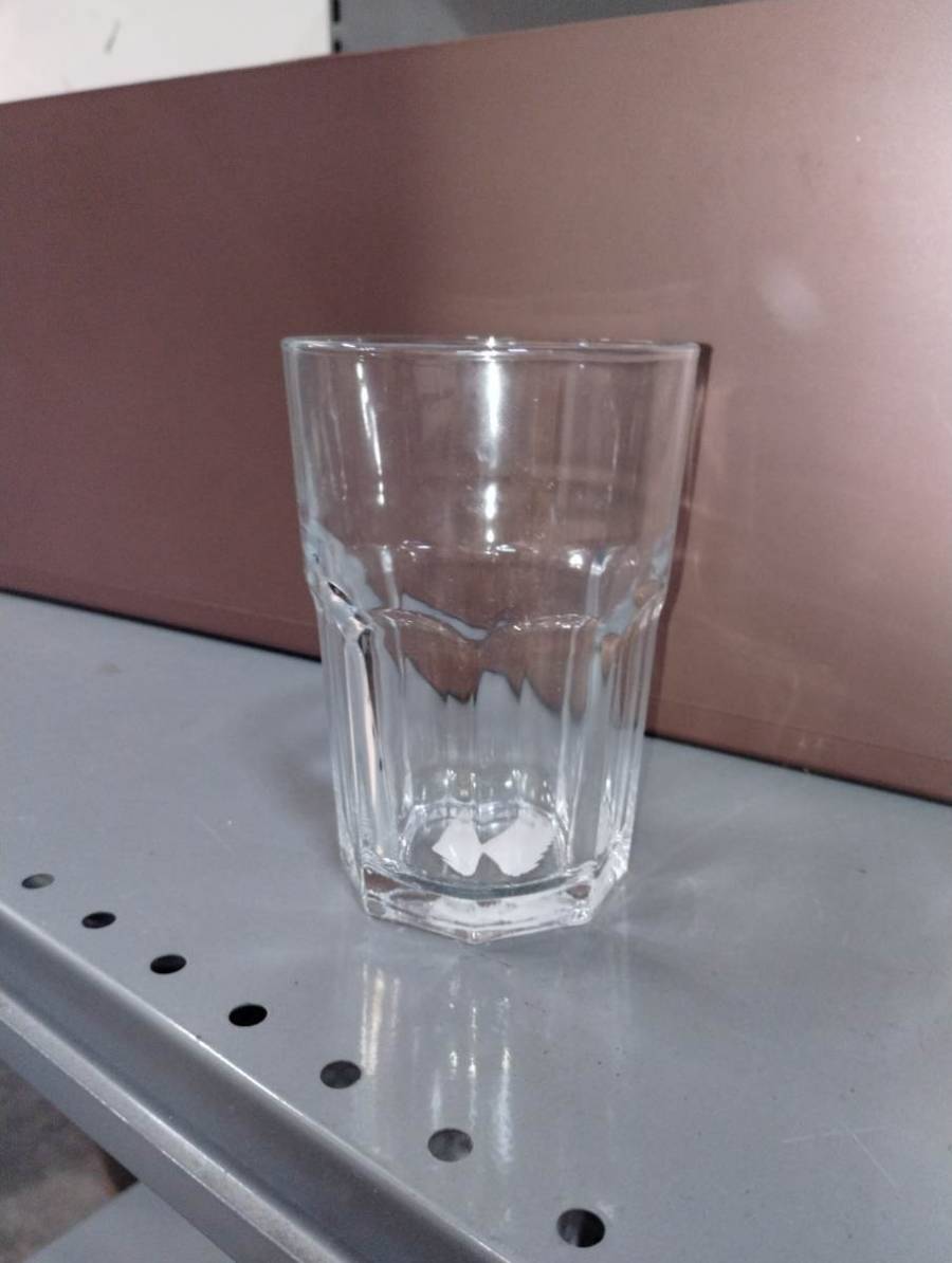 Copo de vidro transparente