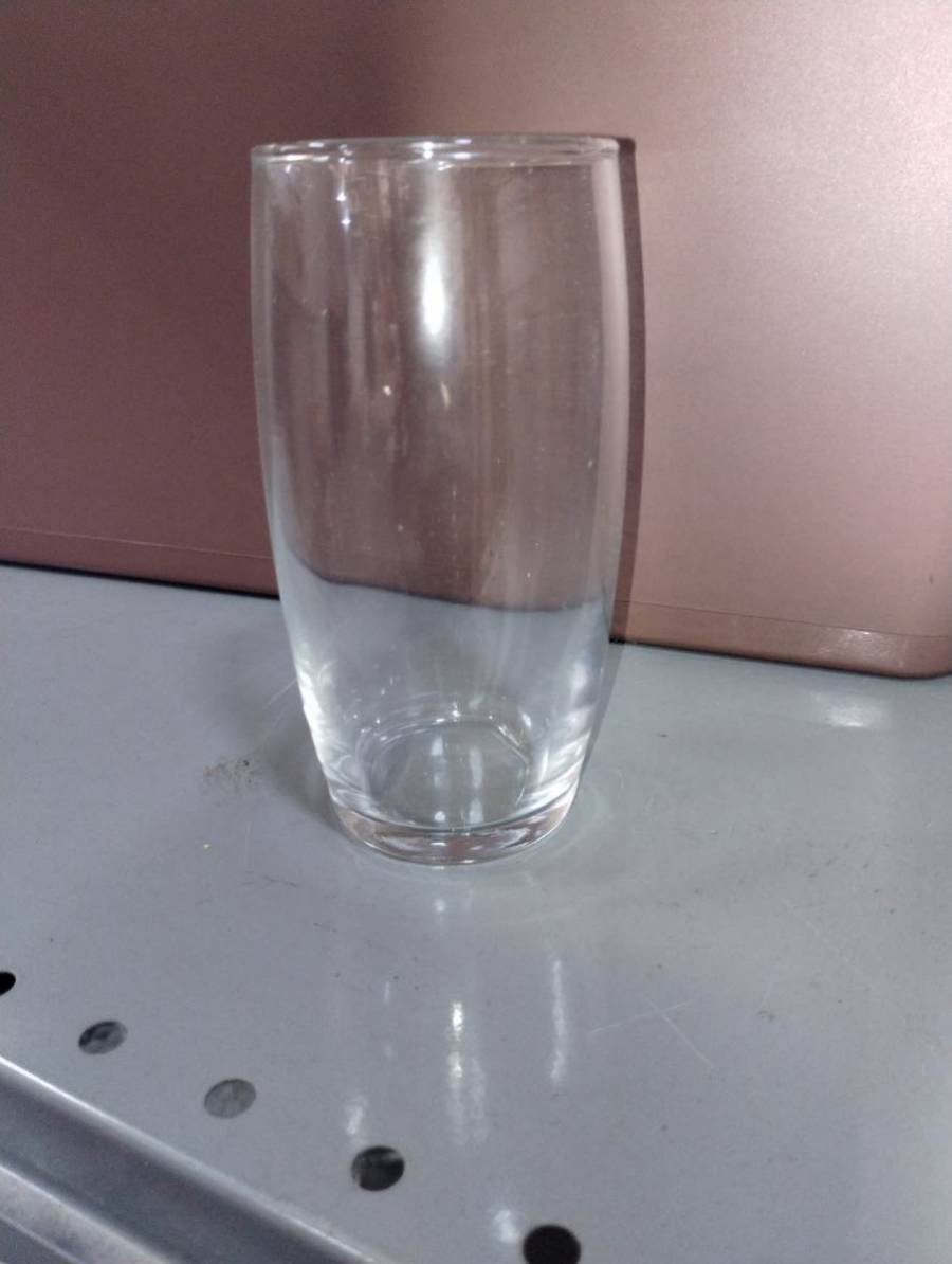 Copo de vidro transparente