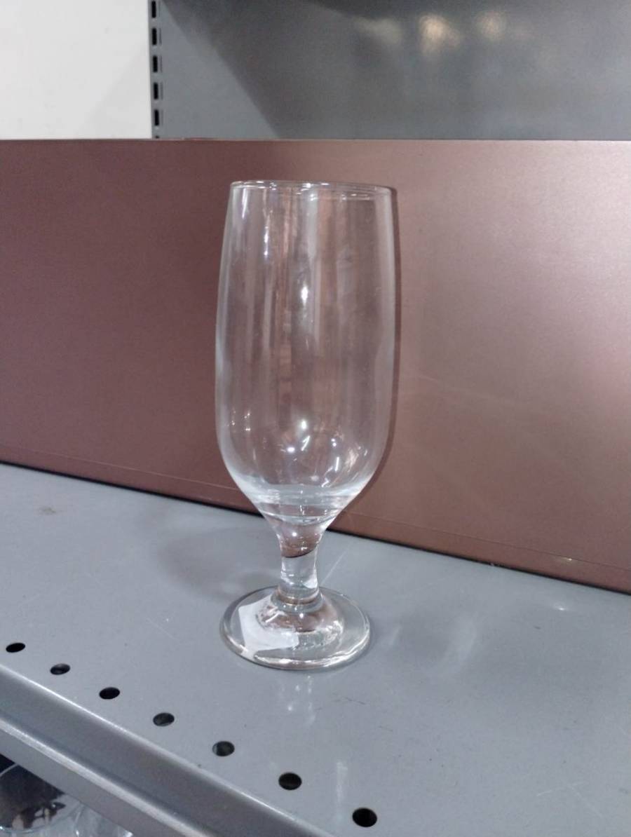 Copo de vidro tipo taça para cerveja