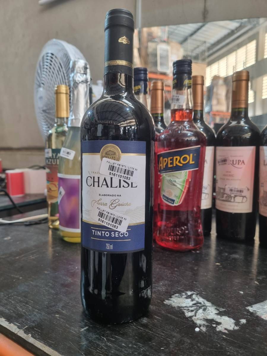 Vinho de mesa tinto seco Chalise