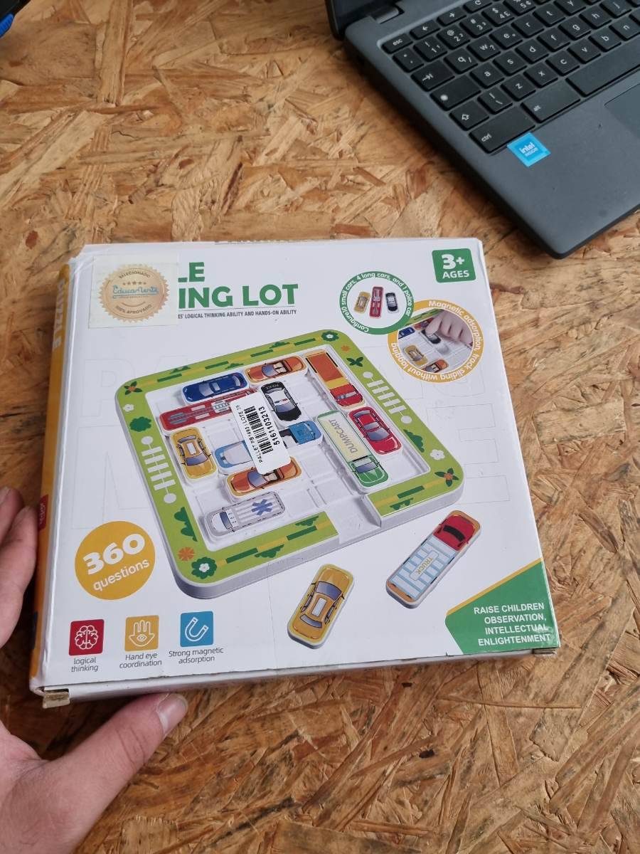 Jogo educativo de estacionamento magnético