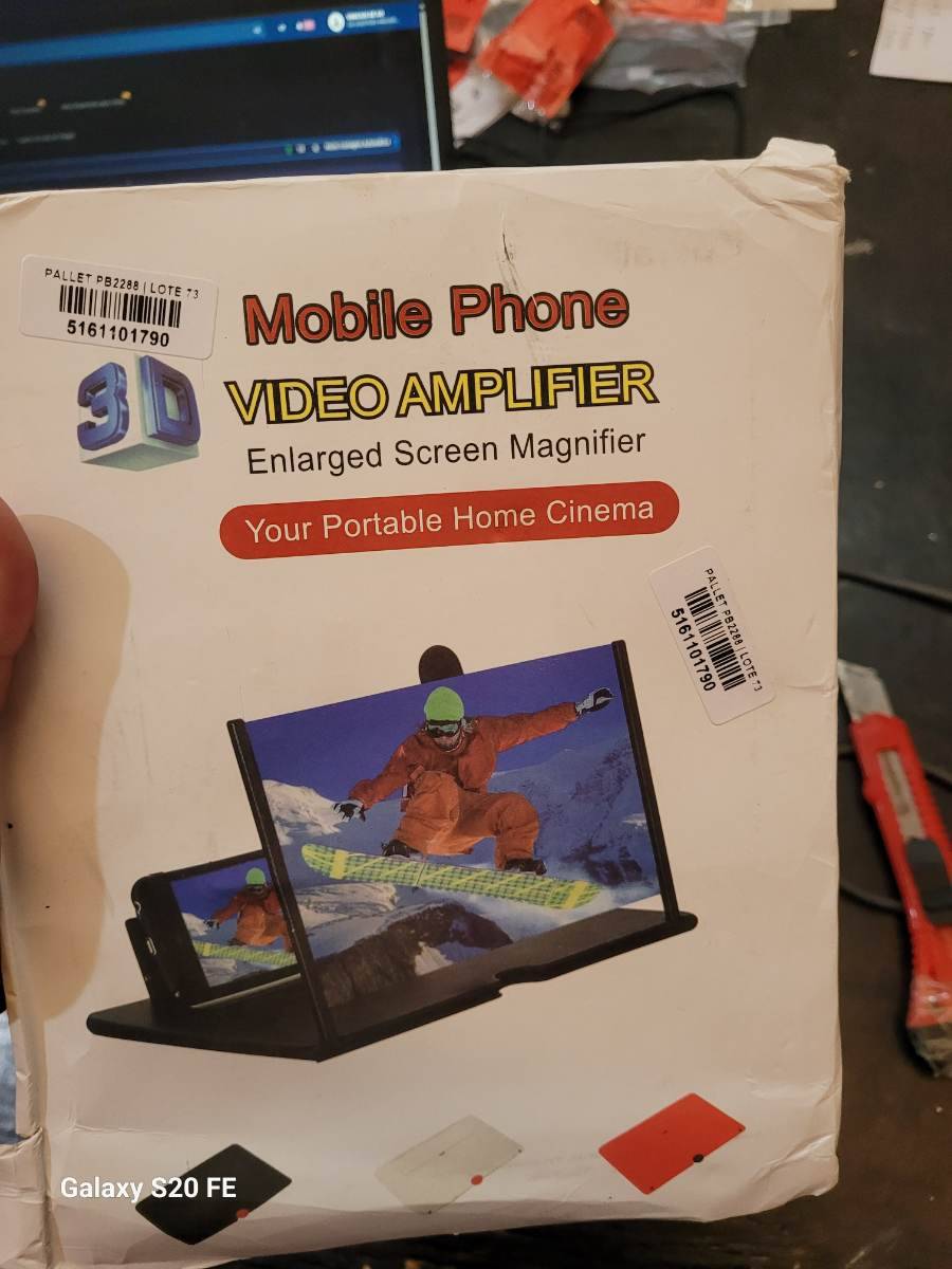 Mobile Phone Video Amplifier - Enlarged Screen Magnifier