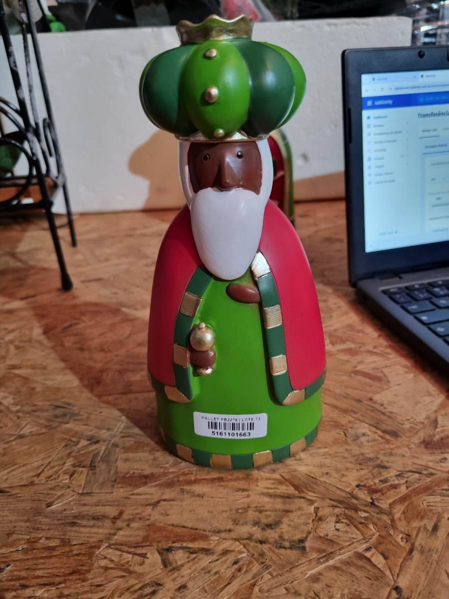 Estatueta decorativa de rei mago