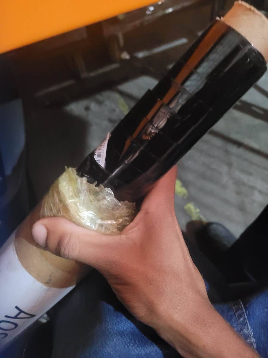 Rolo de adesivo preto