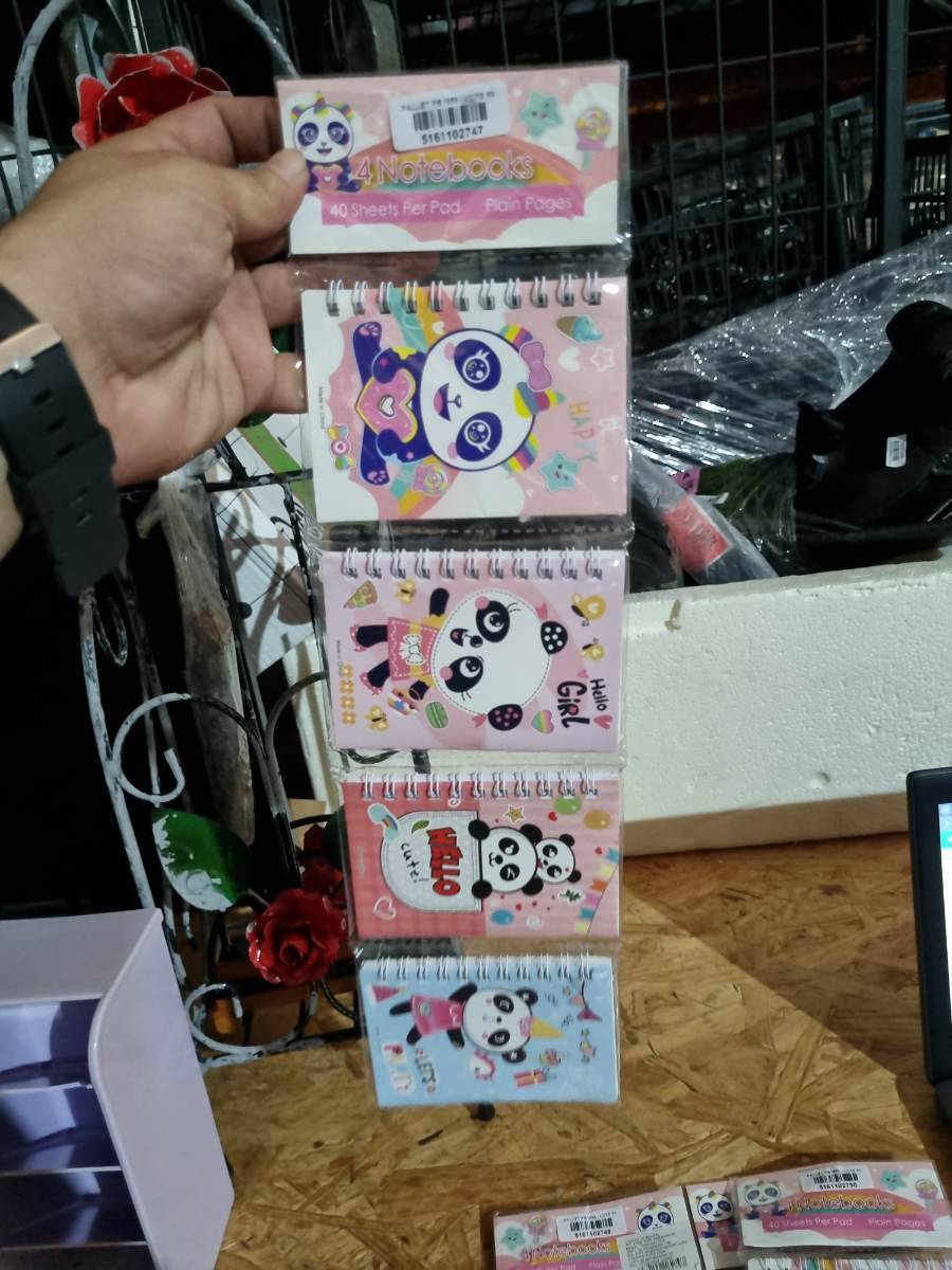 Kit com 4 blocos de anotações com capa de panda