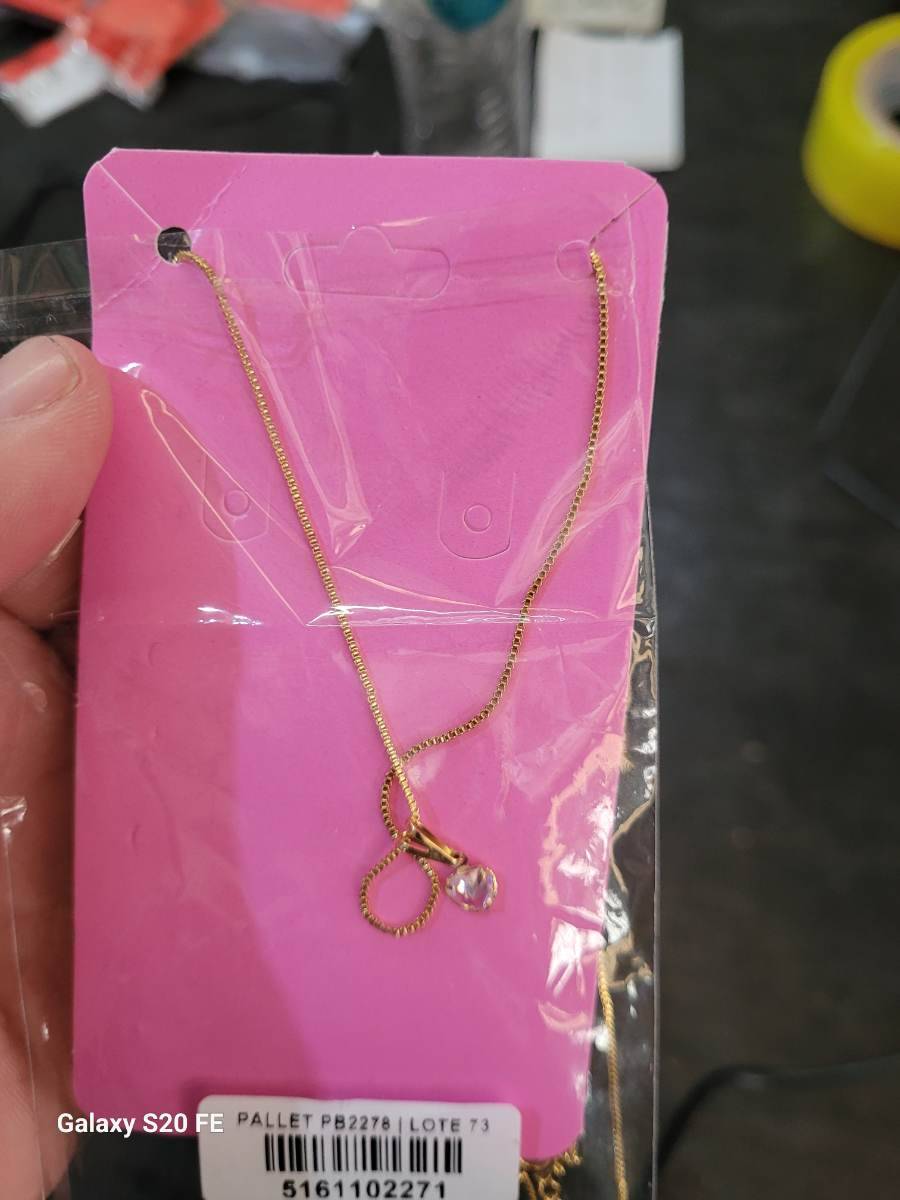 Colar com pingente de pedra