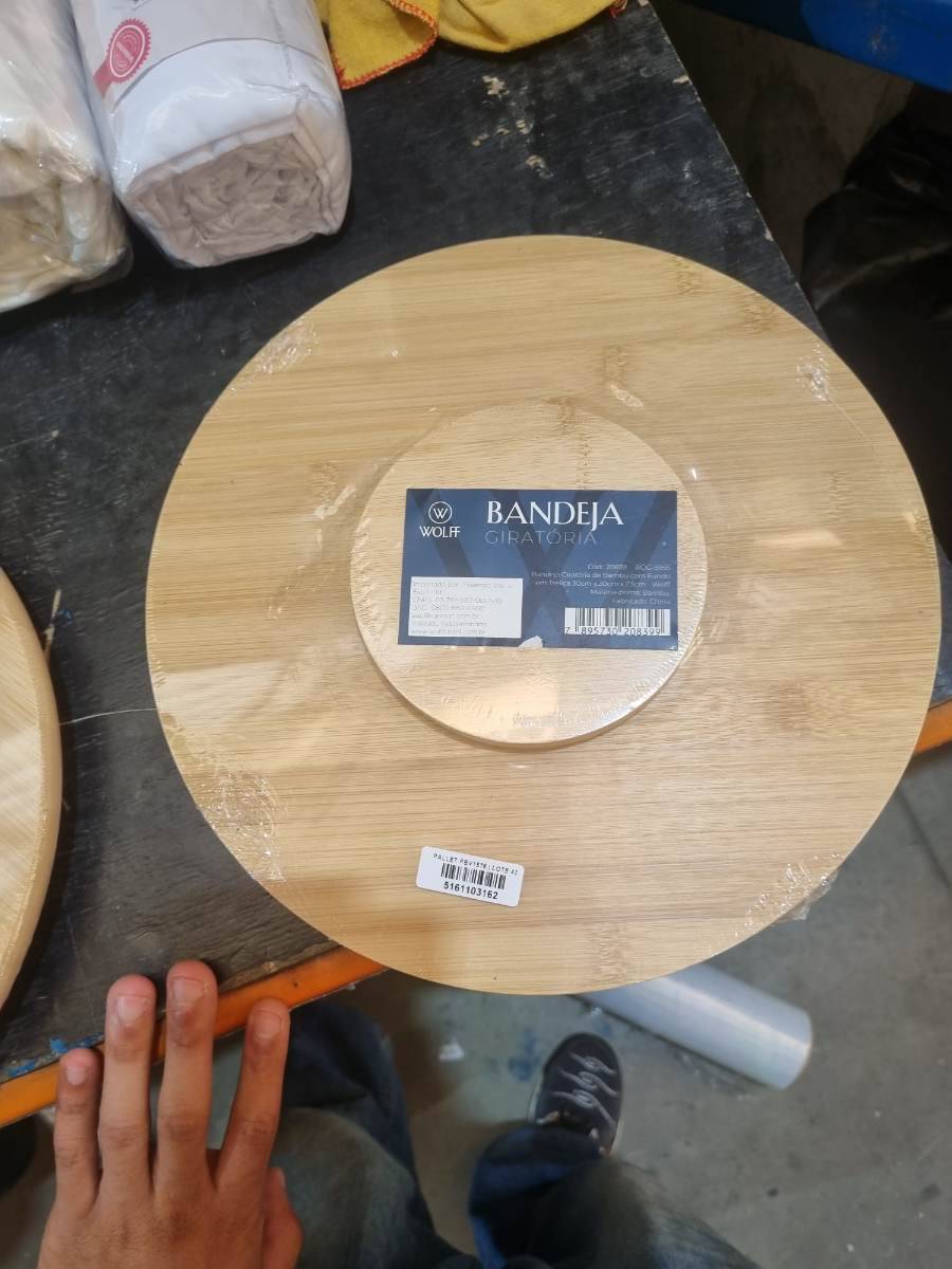 Bandeja Giratória de Bambu com Fundo em Treliça