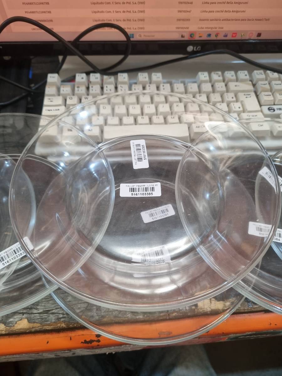 Petisqueira de vidro com divisórias