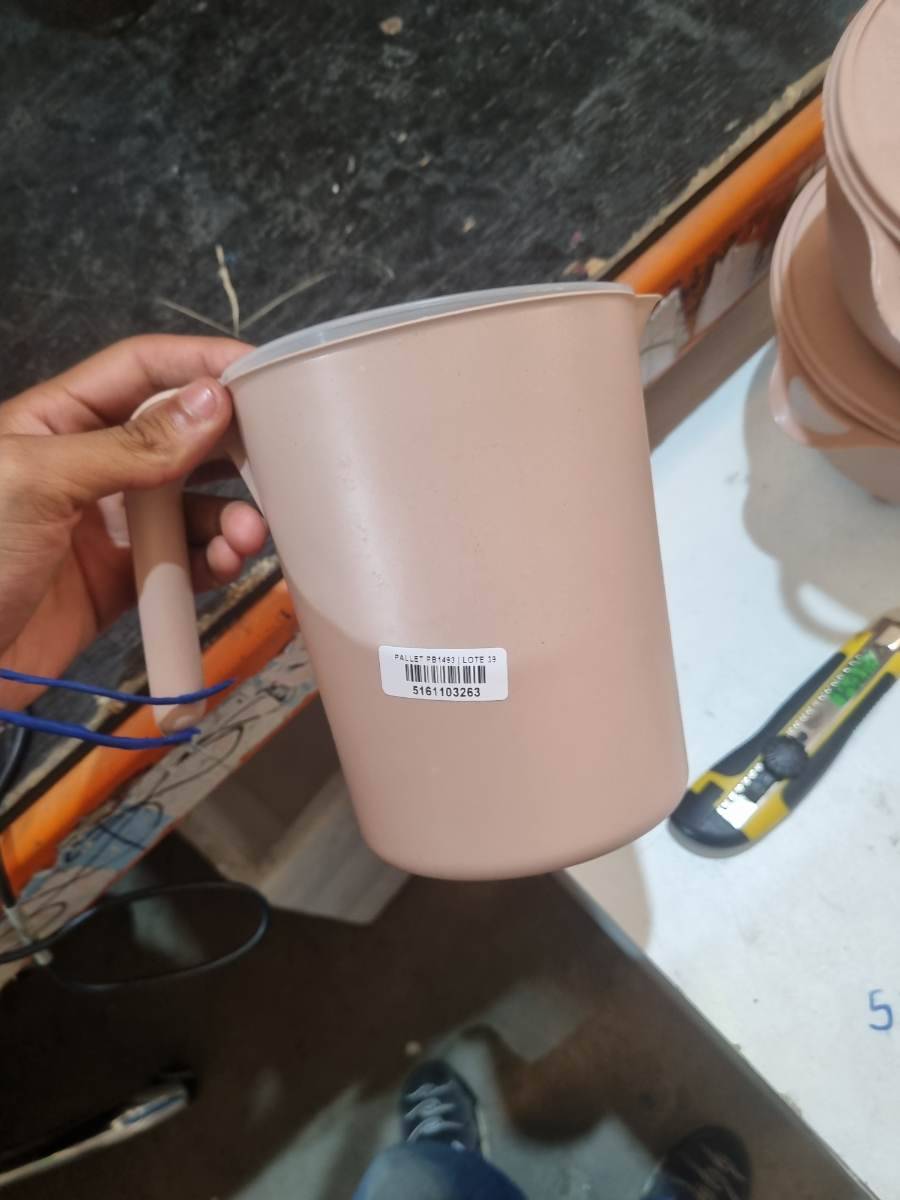 Jarra plástica com bico