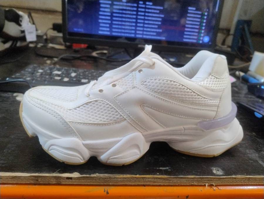 Tênis esportivo branco