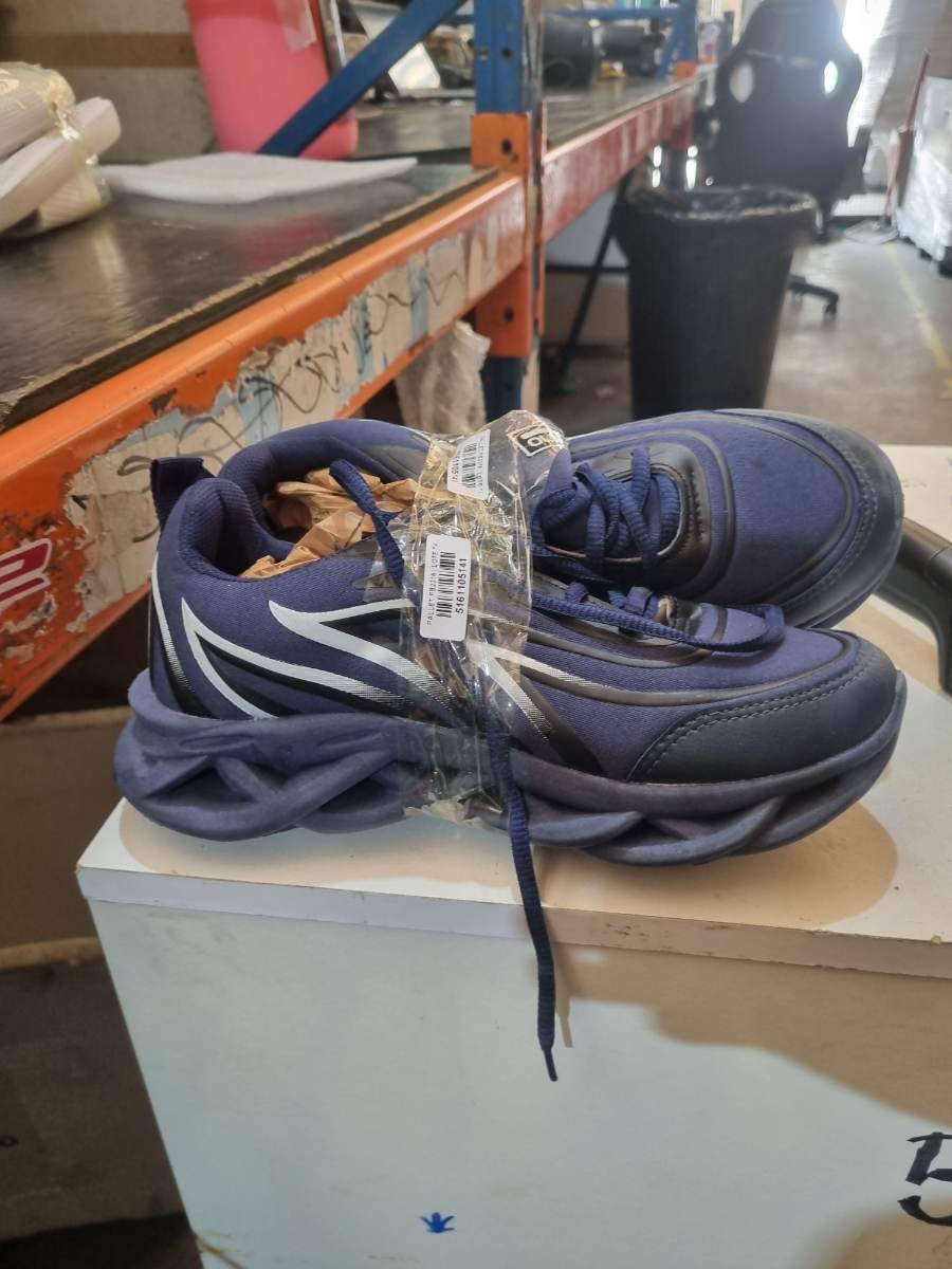 Tênis esportivo masculino azul