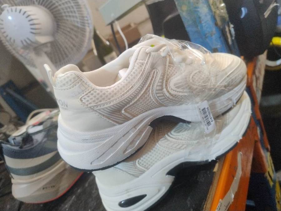 Tênis esportivo branco