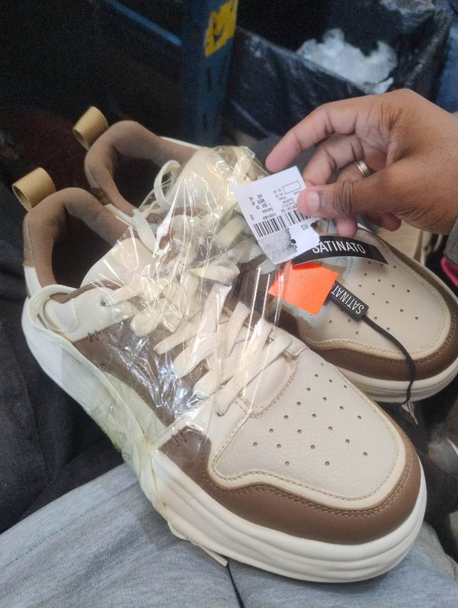 Tênis casual masculino bege e marrom
