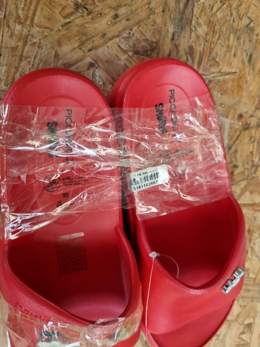 Chinelo vermelho tipo sandália