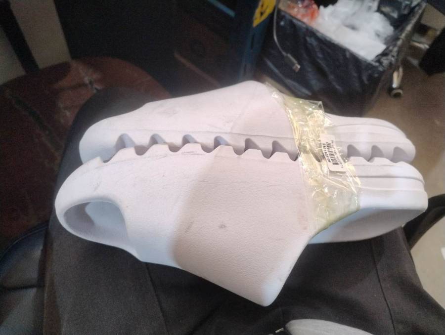 Chinelo tipo slide branco