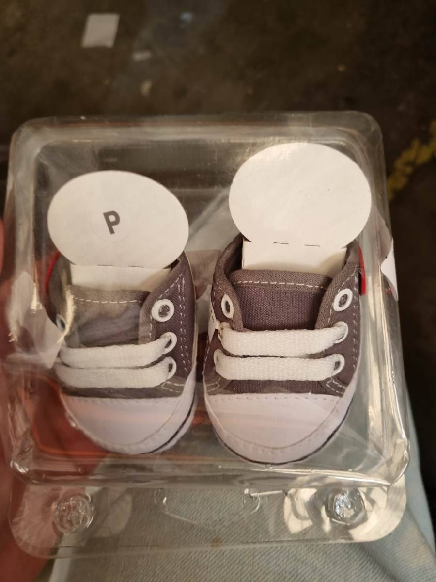 Tênis infantil cinza e branco