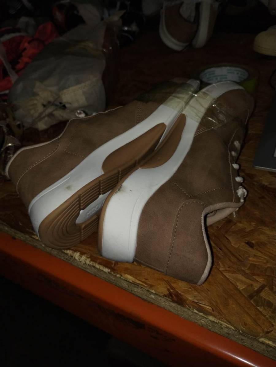 Tênis casual feminino marrom com sola branca